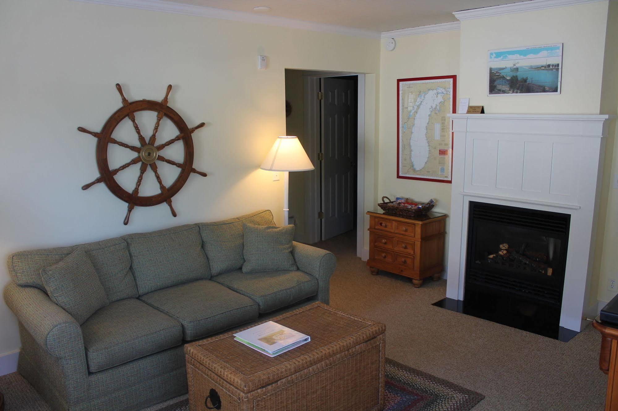 Captain'S Cottage Suites Grand Haven Eksteriør bilde